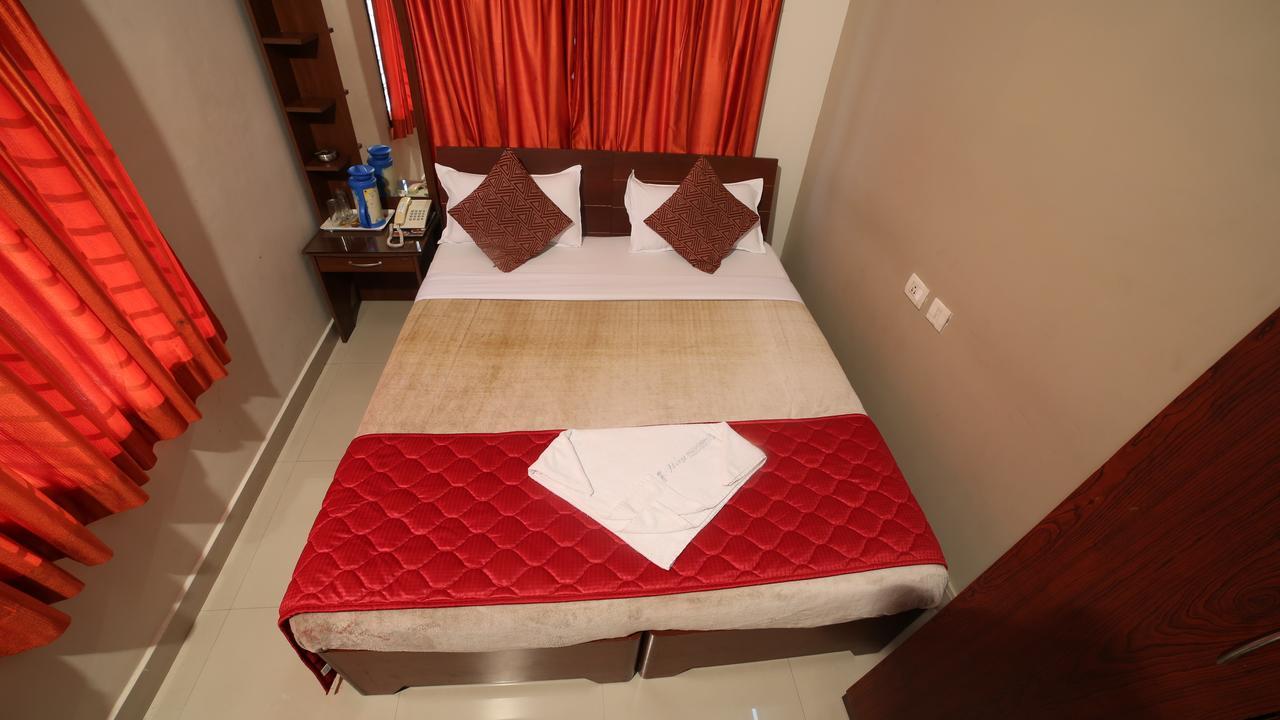 Hotel I-Way Residency Perungudi Ченнаи Экстерьер фото