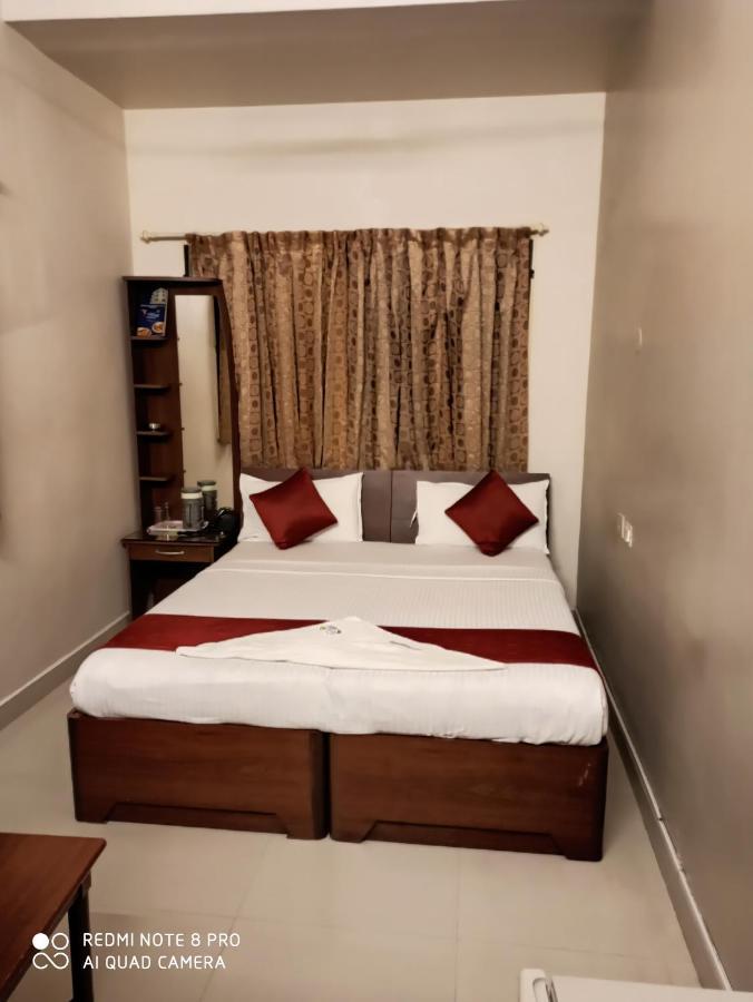 Hotel I-Way Residency Perungudi Ченнаи Экстерьер фото